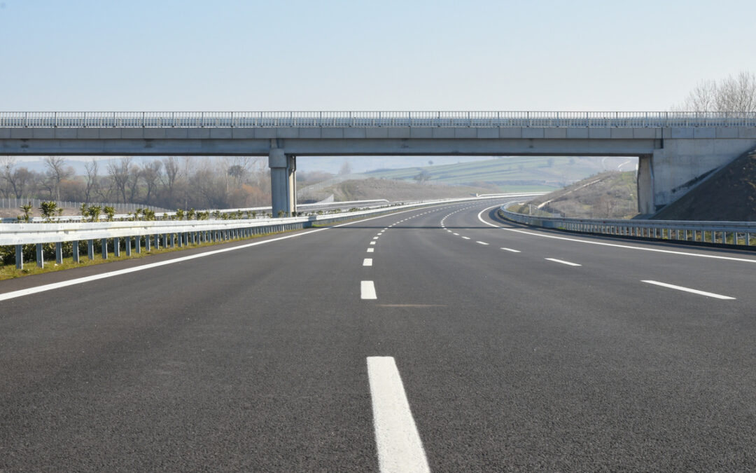 Highway vs Freeway: Understanding Key Differences Between Road Types