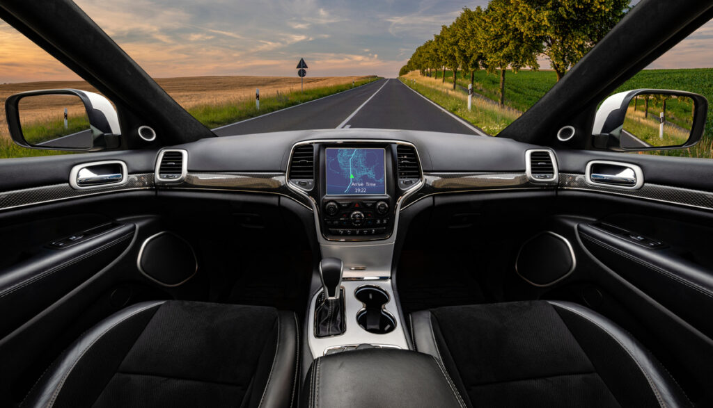 empty autonomous car going to the destination according to navigation