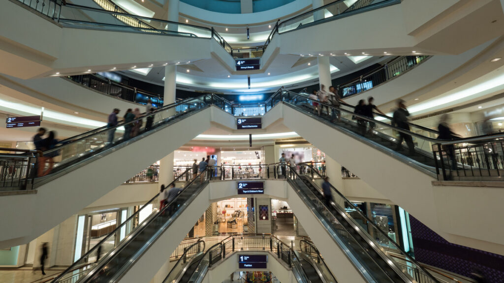 Customers traffic in shopping mall