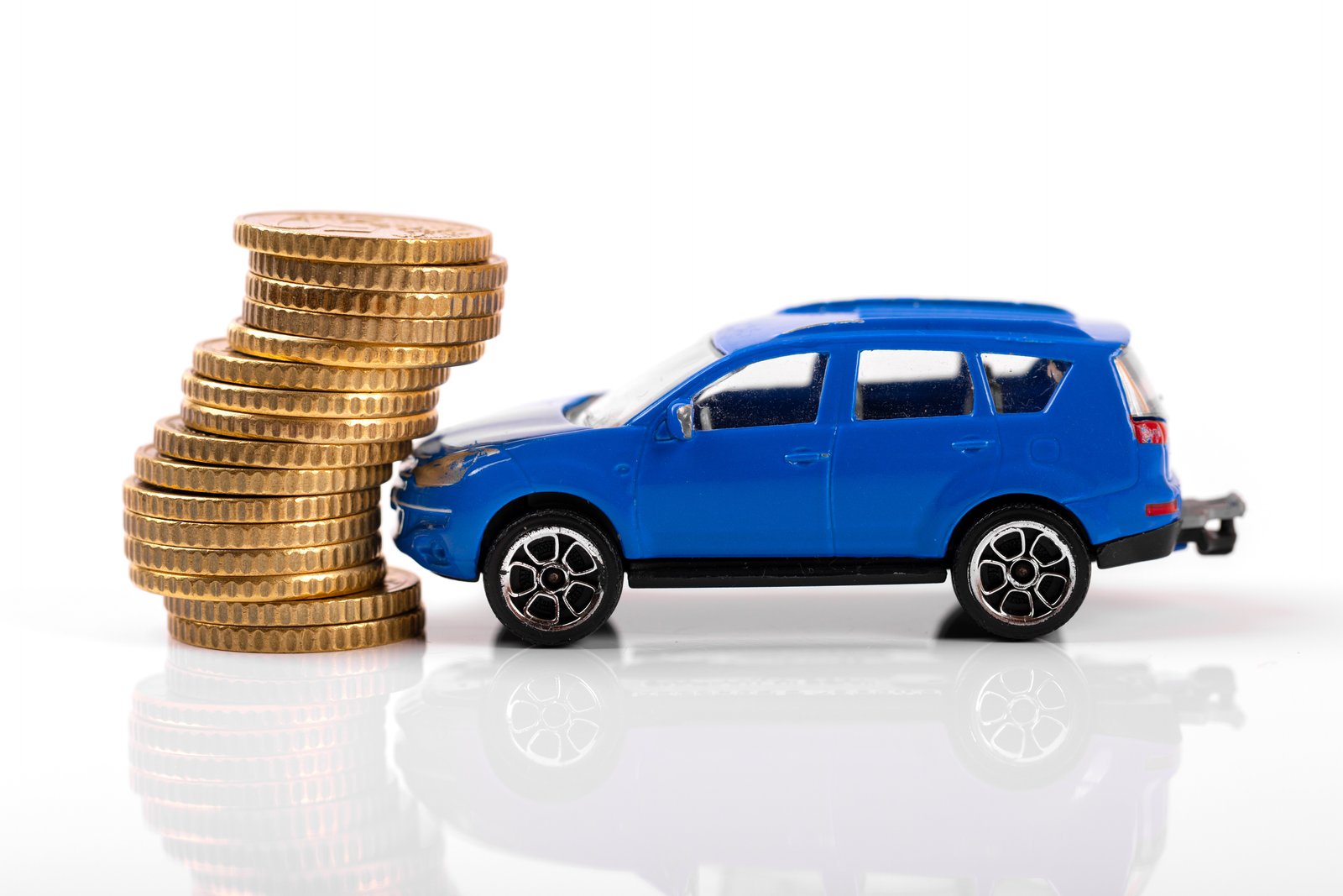 Car accident claim paperwork and insurance documents representing pre-settlement funding for California car accident cases